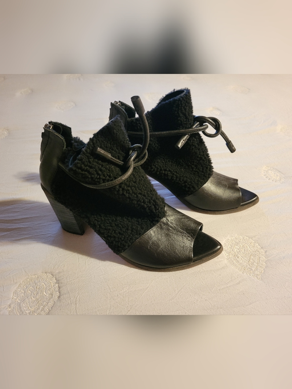 Wal & Pai Los Angeles Black Leather Booties Peep-Toe Faux Fur Back Zipper, EUC 9